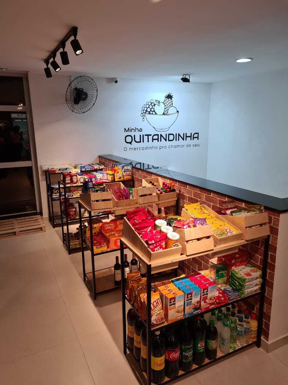 A tendência de se ter mercadinhos em condomínios apareceu para trazer mais comodidade