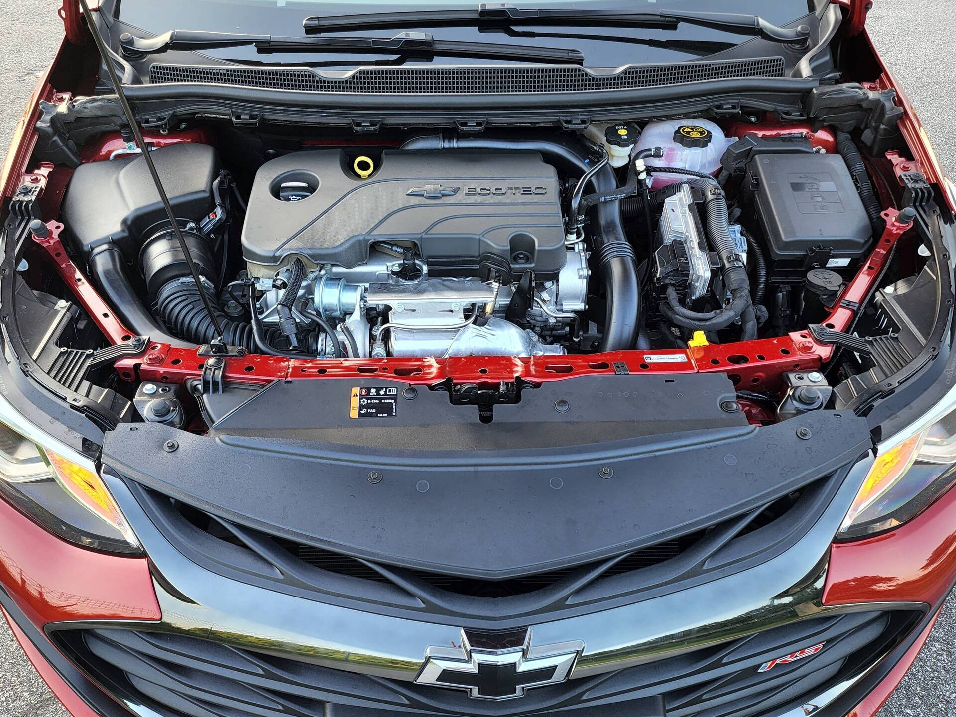 A motorização é 1.4 flex de quatro cilindros e 16 válvulas  com duplo comando variável, turbocompressor e injeção direta 