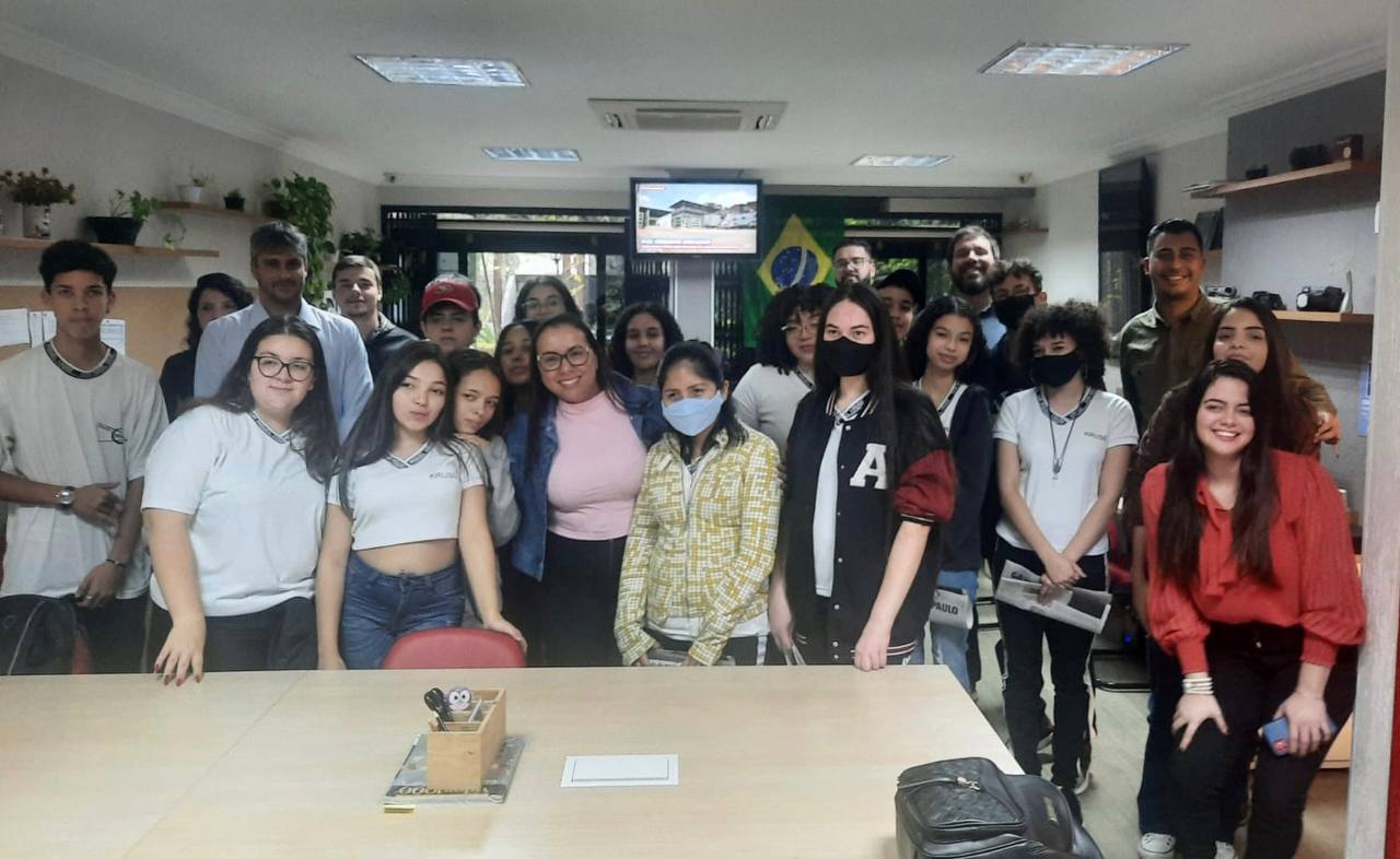 Estudantes da escola estadual Dom Miguel Kruse visitam a redação da Gazeta