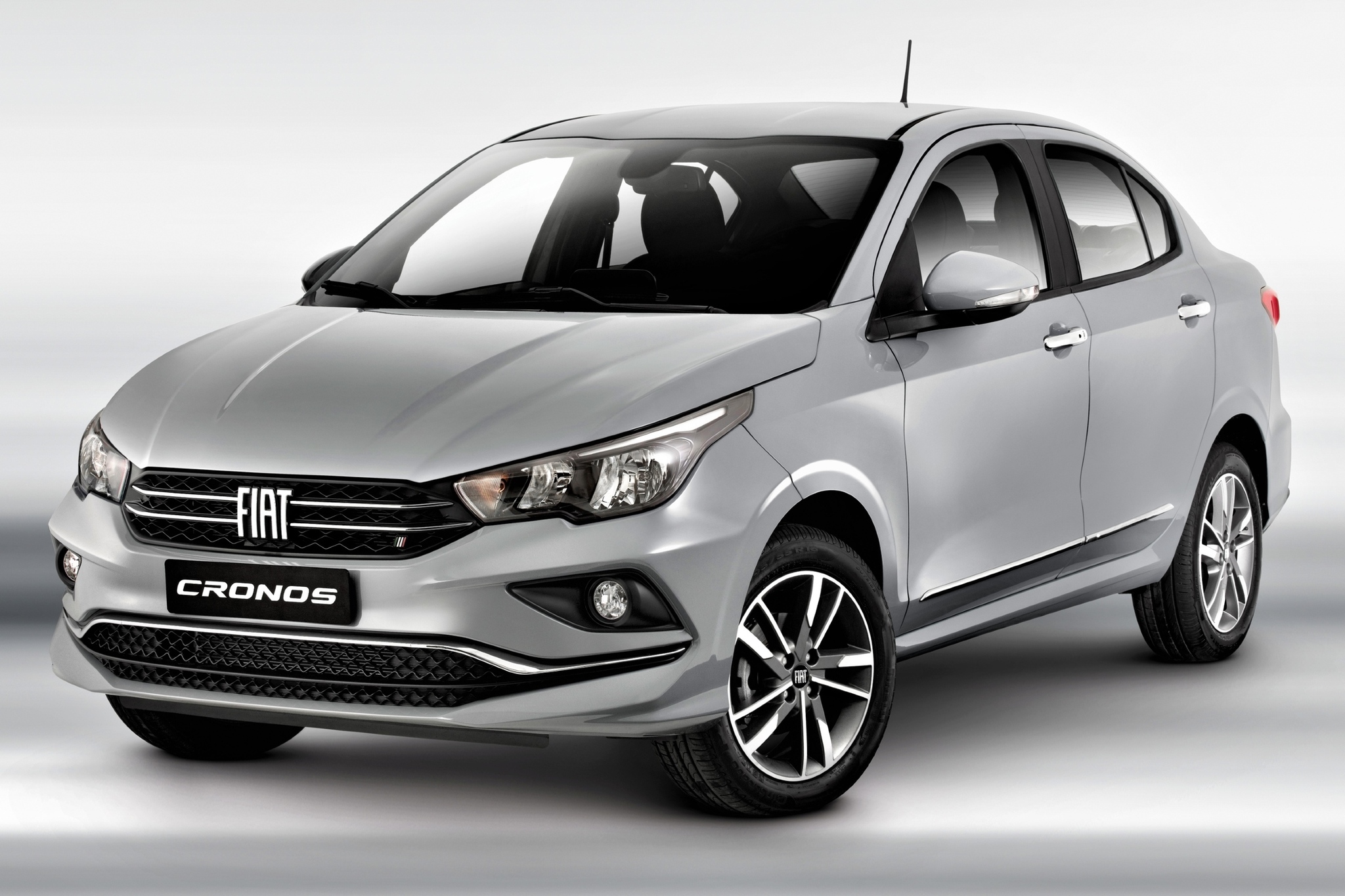 O Cronos chega à linha 2023 com uma pequena variação no design, a exemplo do Argo, e a incorporação da transmissão automática do tipo CVT