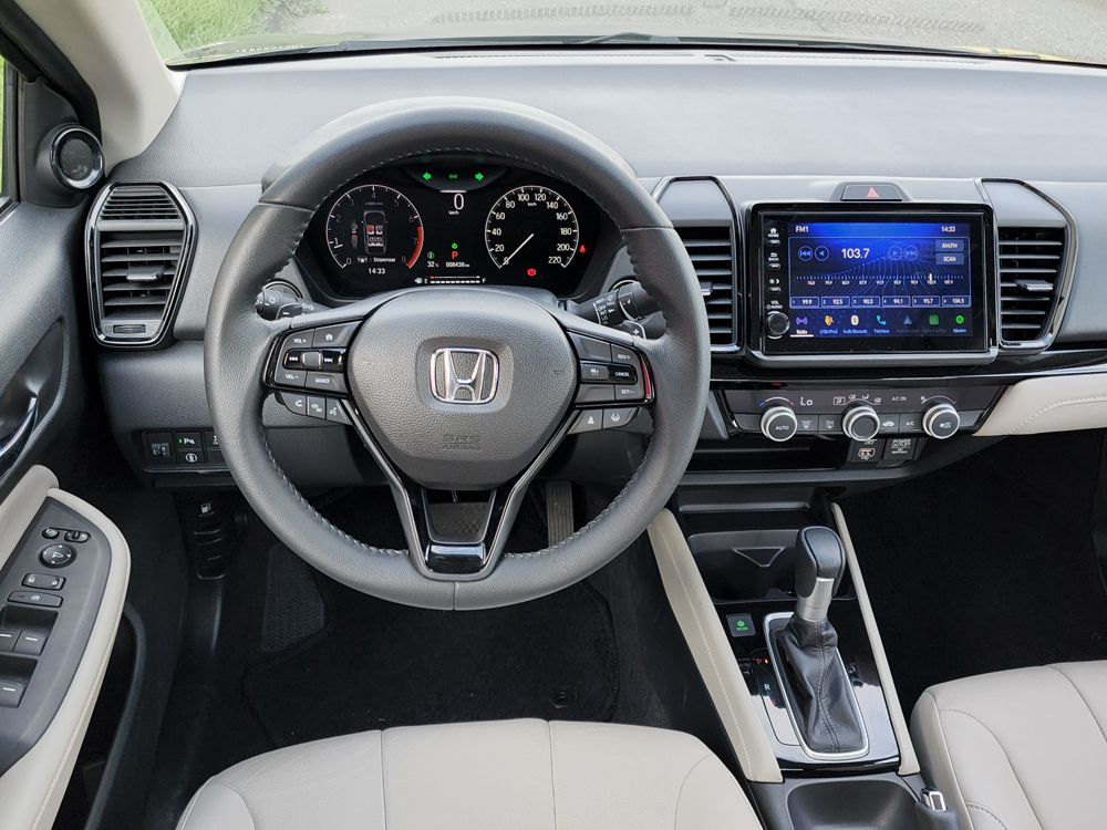 No interior do City sedã Touring, o padrão de acabamento e de materiais fica acima da média em relação ao dos sedãs compactos nacionais - Fotos: Luiza Kreitlon/AutoMotrix