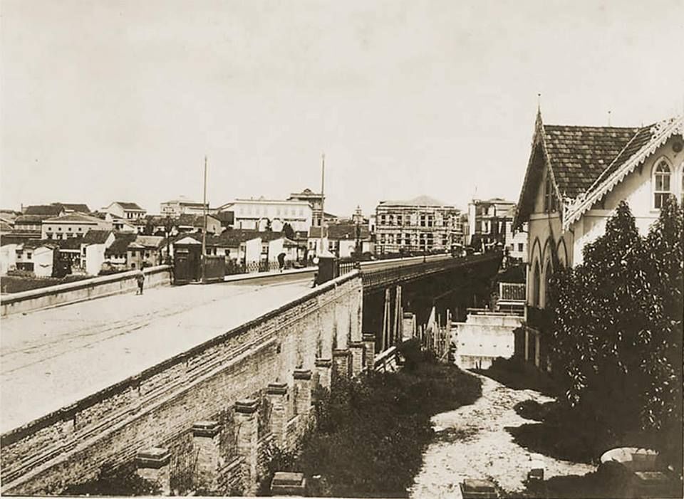 Vale do Anhangabaú em 1895, com o primeiro Viaduto do Chá - Foto: Reprodução