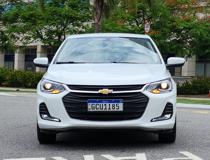 Com todos os opcionais disponíveis e dependendo da cor, o Chevrolet Onix Plus 1.0 Turbo Premier pode ultrapassar os R$ 118 mil - Fotos: Luiza Kreitlon/AutoMotrix