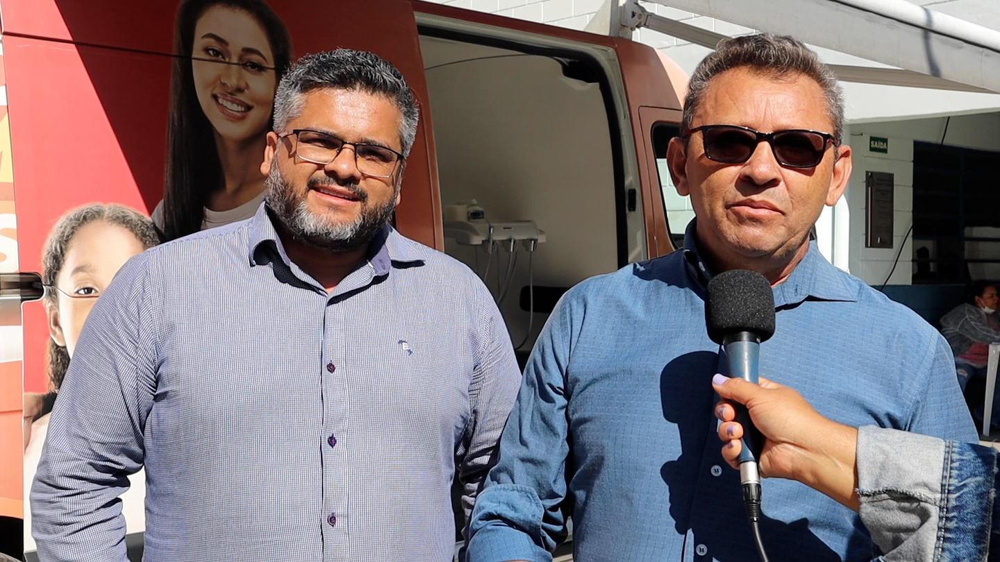 O vereador Sandro Ayres e o secretário de Manutenção Valdemar Aprígio acompanharam Ação no Seu Bairro no Jardim Comunitário/ GUILHERME CRIPPA - SECOM/PMTS