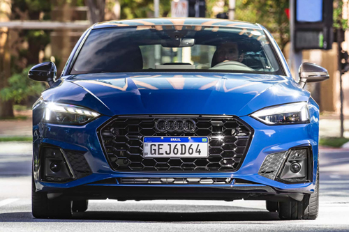 O A5 Carbon Edition é equipado com o motor 2.0 Turbo TSI, com 204 cavalos de potência e 32,5 kgfm de torque e acoplado à transmissão S tronic de 7 velocidades - Fotos: Divulgação