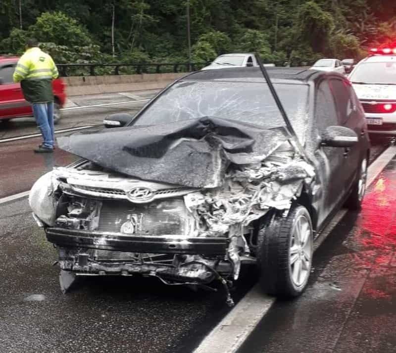 Carro após a colisão