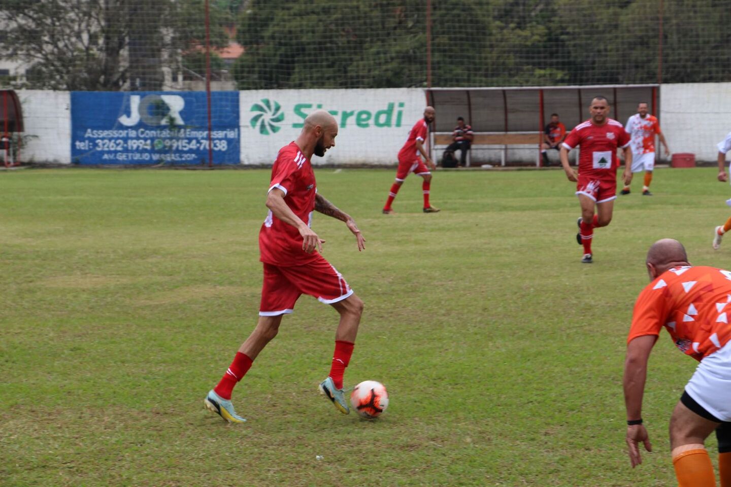Na manhã deste domingo (28) aconteceu a terceira rodada da Taça João Rubini de Futebol Veterano Categoria Quarentão/ Divulgação PMPF
