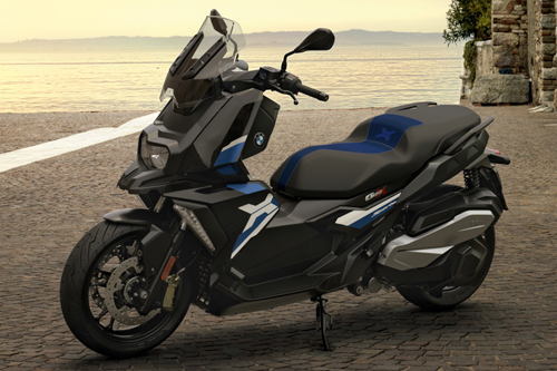 A nova scooter tem 206 quilos e 77,5 centímetros de altura do banco em relação ao solo - Fotos: Divulgação