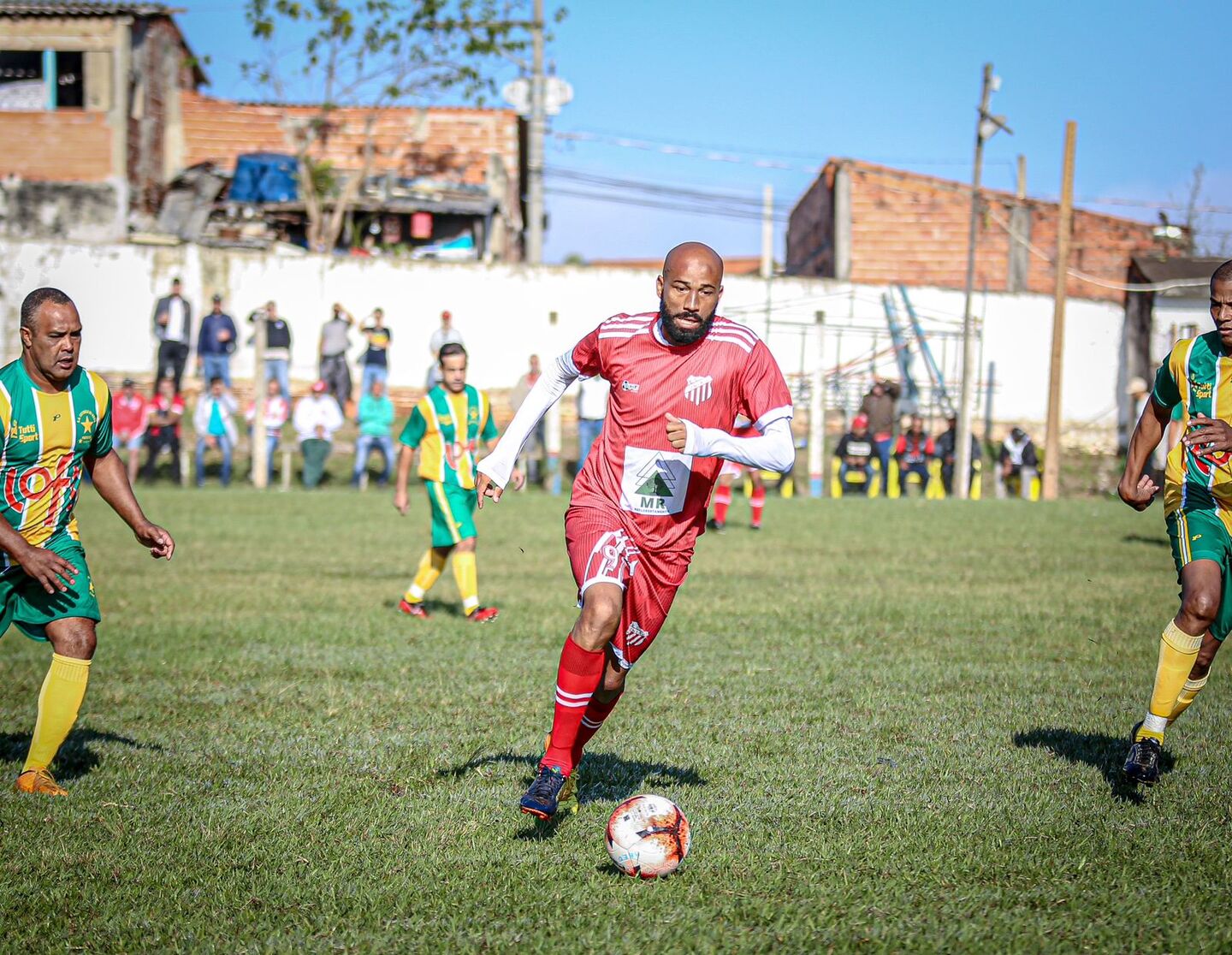 Na manhã deste domingo (18) aconteceu, no campo do América, mais uma rodada da 2ª fase da Taça João Rubini de Futebol Veterano Categoria Quarentão, em Porto Feliz/ Honae Pereira