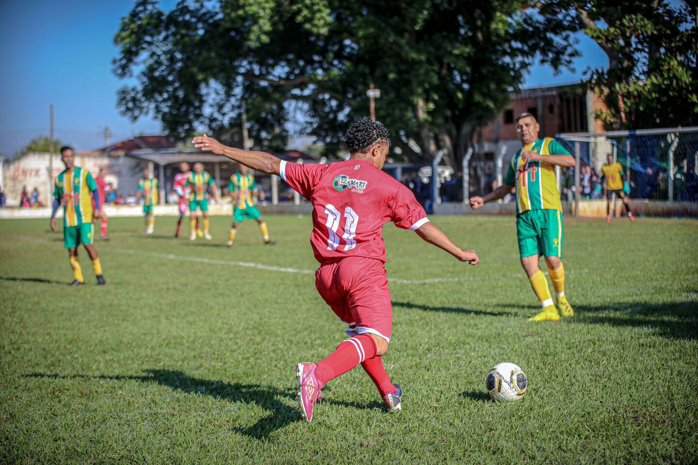 Na manhã deste domingo (18) aconteceu, no campo do América, mais uma rodada da 2ª fase da Taça João Rubini de Futebol Veterano Categoria Quarentão, em Porto Feliz/ Honae Pereira