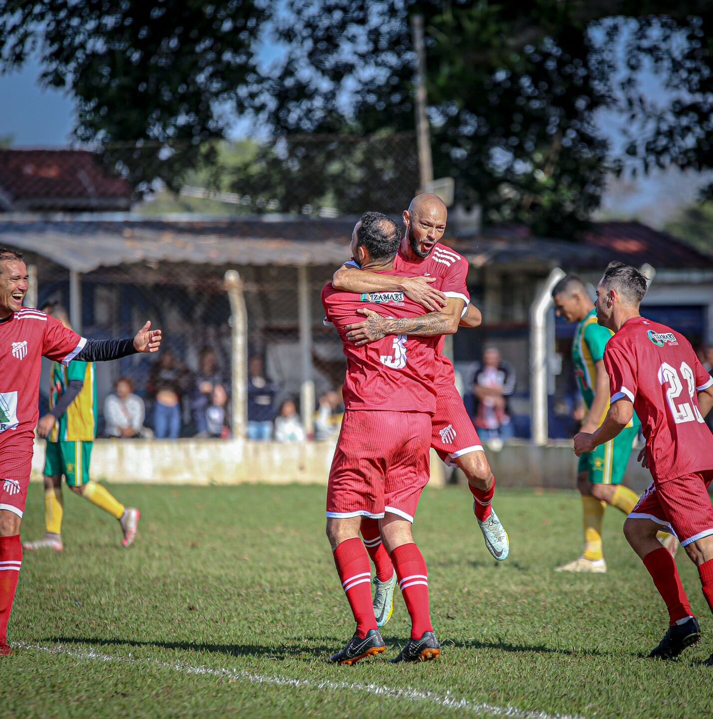 Na manhã deste domingo (18) aconteceu, no campo do América, mais uma rodada da 2ª fase da Taça João Rubini de Futebol Veterano Categoria Quarentão, em Porto Feliz/ Honae Pereira