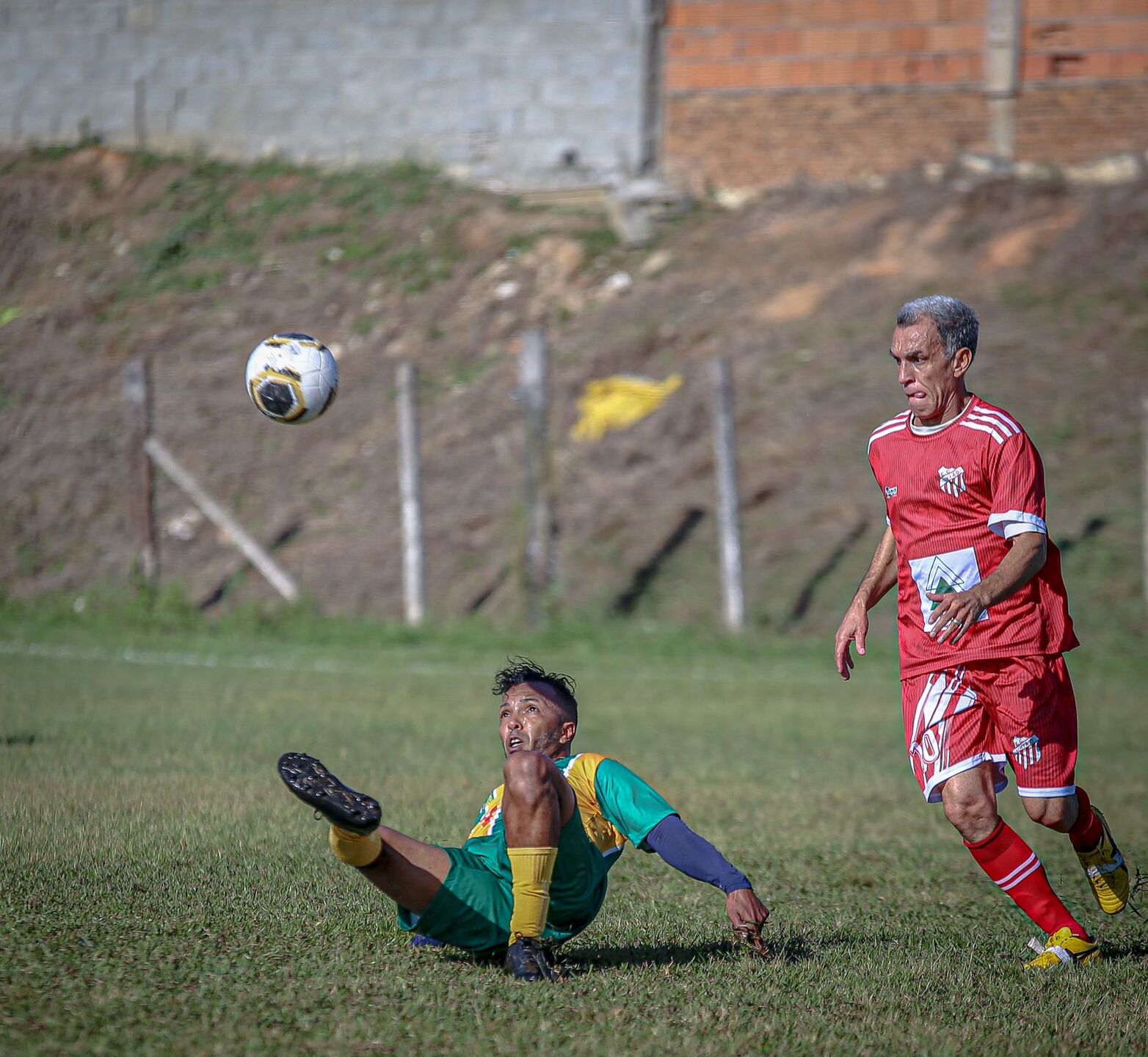 Na manhã deste domingo (18) aconteceu, no campo do América, mais uma rodada da 2ª fase da Taça João Rubini de Futebol Veterano Categoria Quarentão, em Porto Feliz/ Honae Pereira