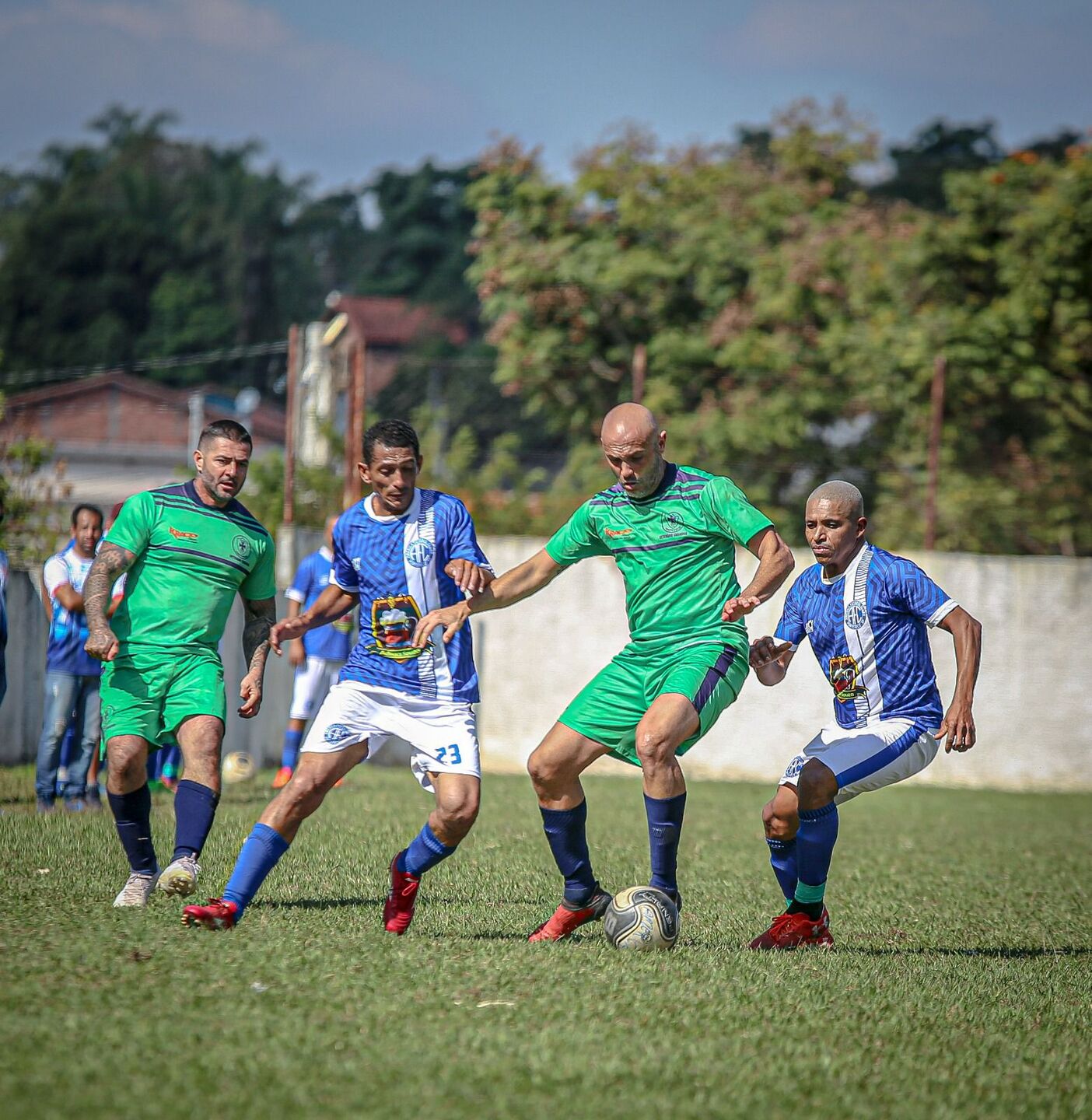 Na manhã deste domingo (18) aconteceu, no campo do América, mais uma rodada da 2ª fase da Taça João Rubini de Futebol Veterano Categoria Quarentão, em Porto Feliz/ Honae Pereira