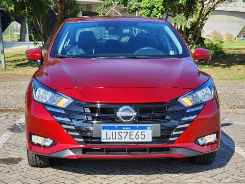 O "powertrain" do Versa é formado pelo motor 1.6 16V Flex e pela transmissão Xtronic CVT com 5 marchas simuladas - Fotos: Luiza Kreitlon/AutoMotrix