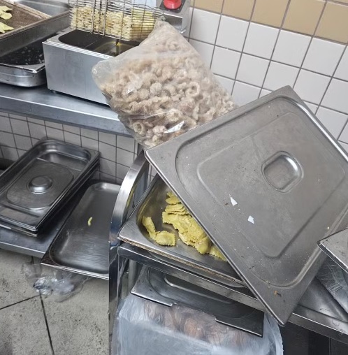 Ainda de acordo com o MP do Rio, o local também não tinha refrigerador para o armazenamento dos alimentos / Foto: Reprodução/MPRJ
