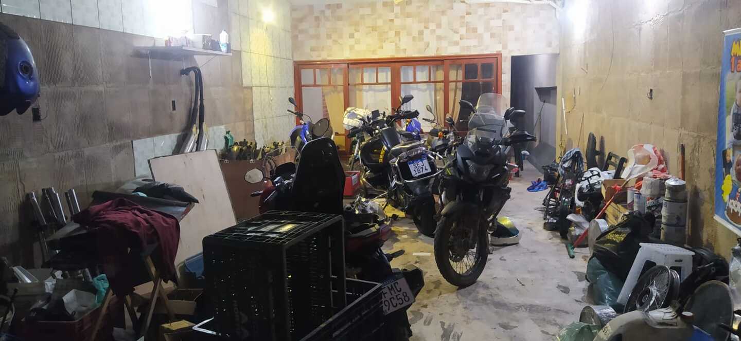 Desmanche foi descoberto por equipe da Rocam após denúncia anônima; caso segue em investigação.