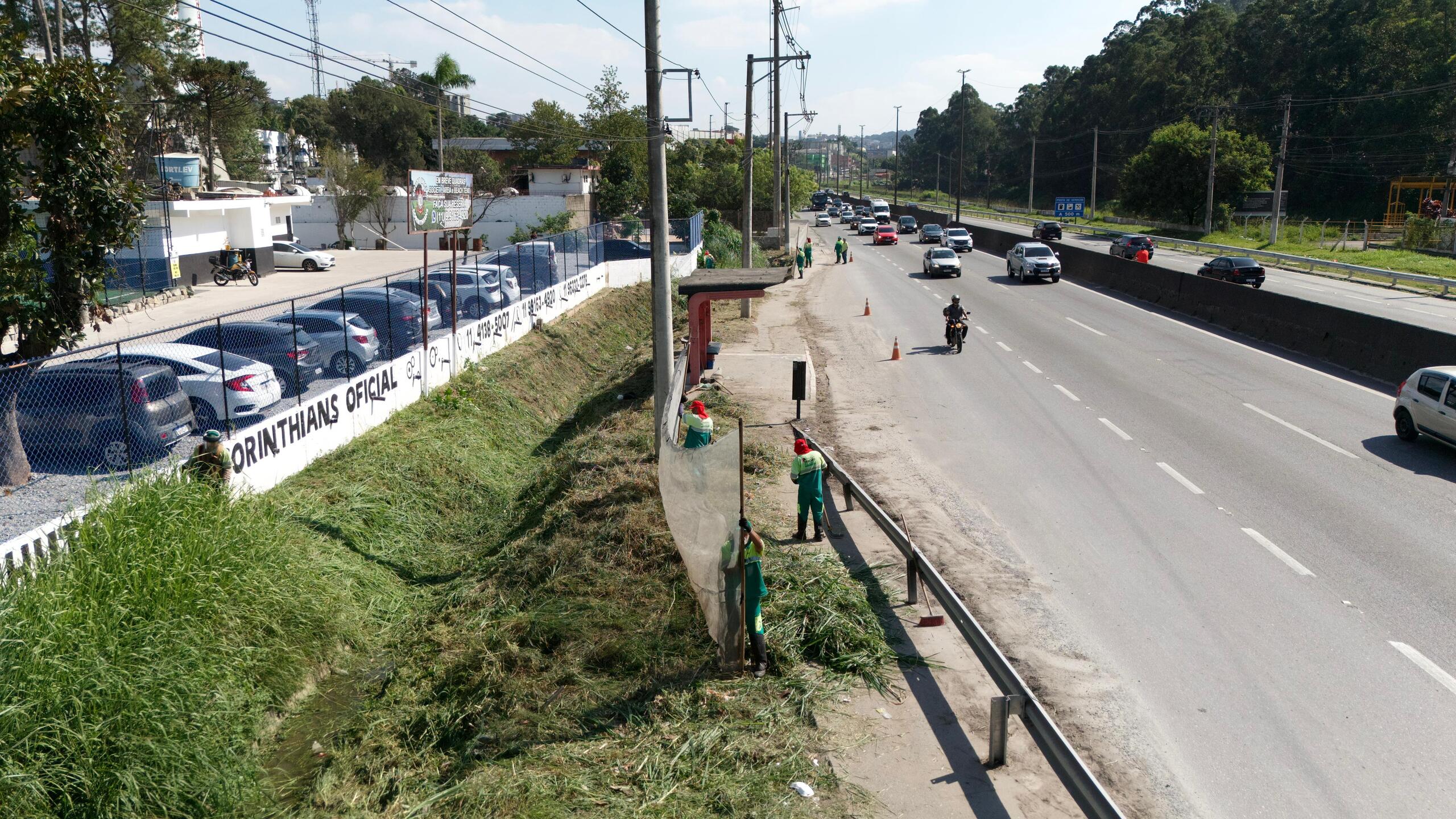 Avenida corta o munícipio de Taboão da Serra, na região sudoeste da Grande São Paulo