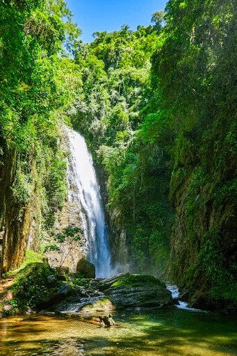 Cachoeira Queda do Meu Deus fica em Eldorado e é a maior do município