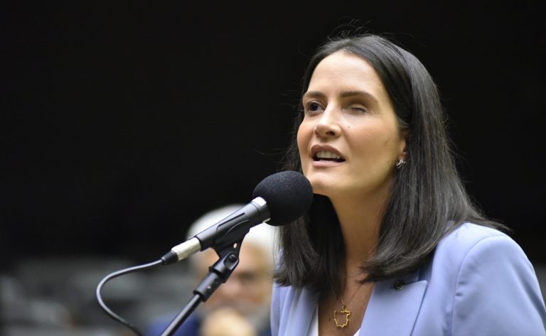 Deputada Amália Barros descobriu nódulo no pâncreas durante tratamento para engravidar