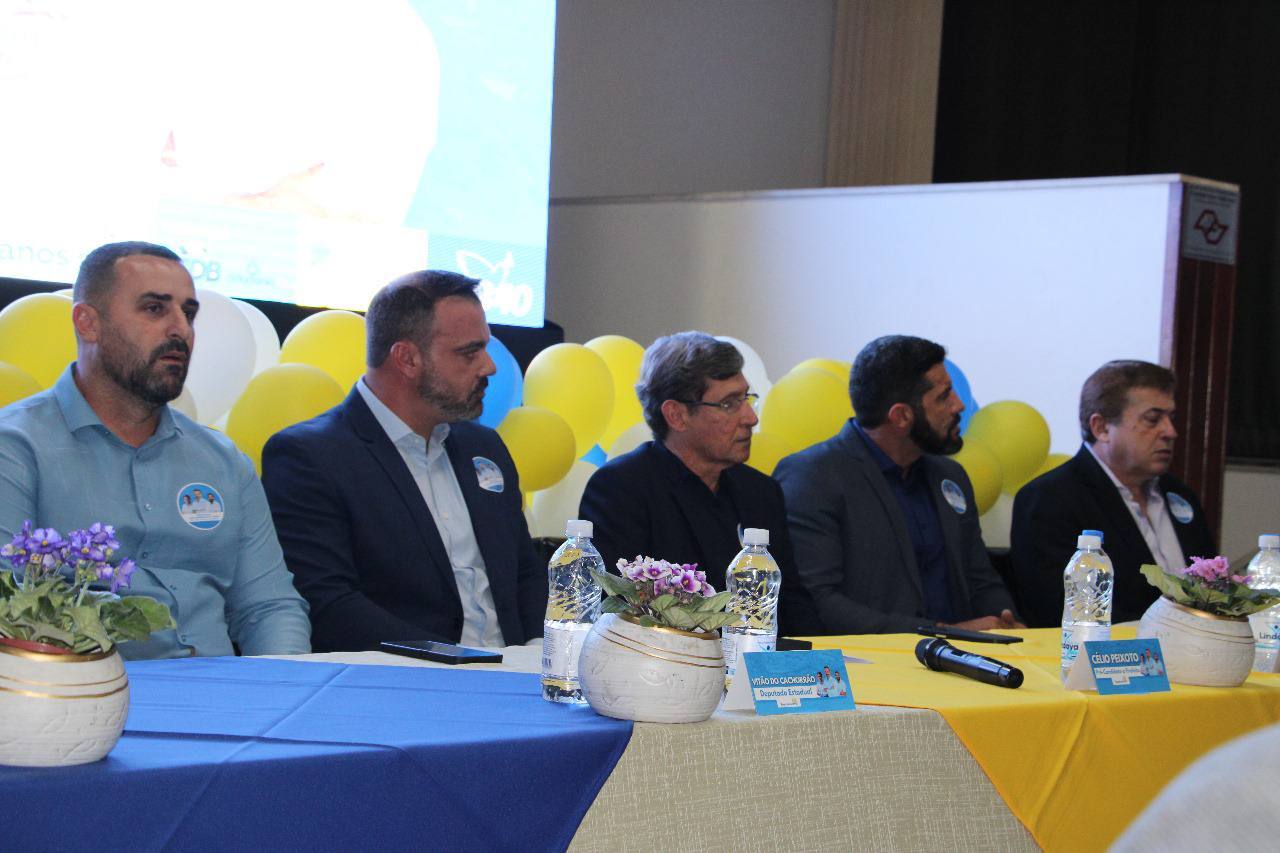 Dr. Cássio (centro) prestou conta sobre a sua gestão em Porto Feliz do ano de 2017 até 2024.