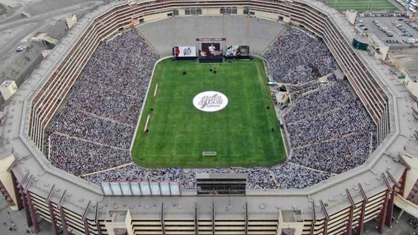 2- Estádio Monumental "U" - Capacidade: 80.093 (Foto: Divulgação)