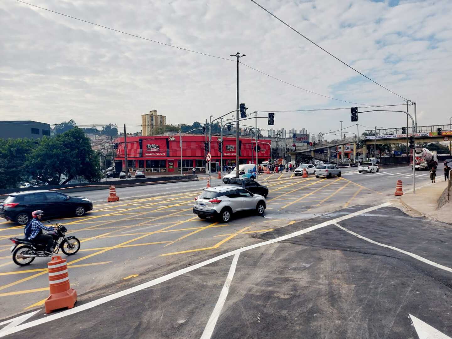 A Prefeitura de Taboão da Serra, na região sudoeste da Grande São Paulo, iniciou a operação do 2º complexo semafórico da avenida Aprígio Bezerra da Silva.