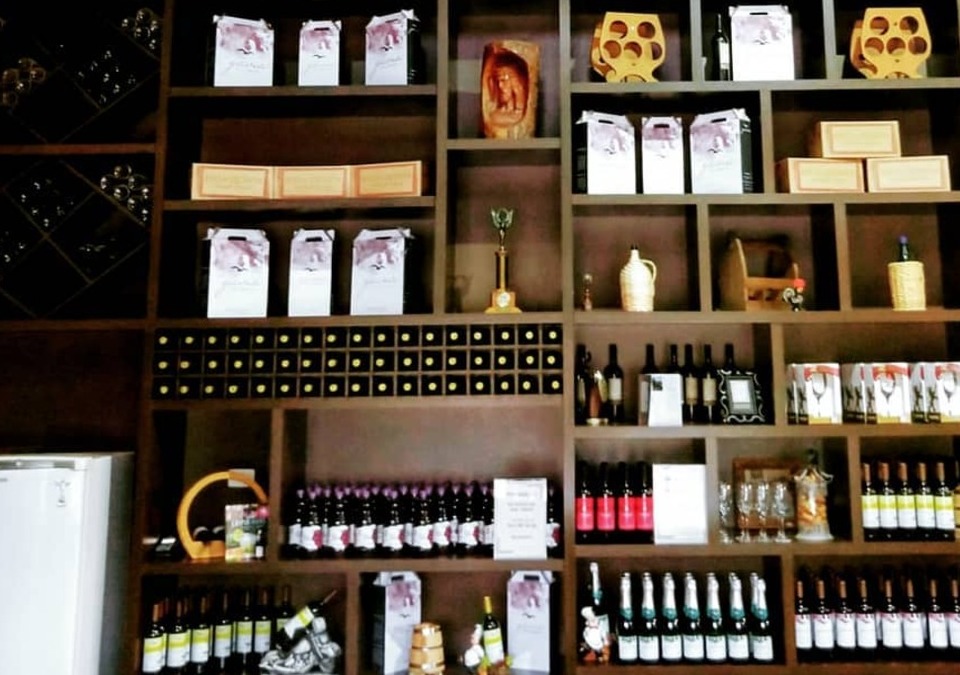 A Vinícola Bella Quinta é um lugar bom para quem quer conhecer mais sobre vinhos e apreciar a paisagem local.