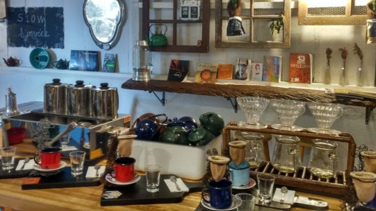 O ambiente e decoração da Cafeteria Infinito Olhar é tão peculiar que virou cenário para ensaios fotográficos diversos. / (Foto: Divulgação)