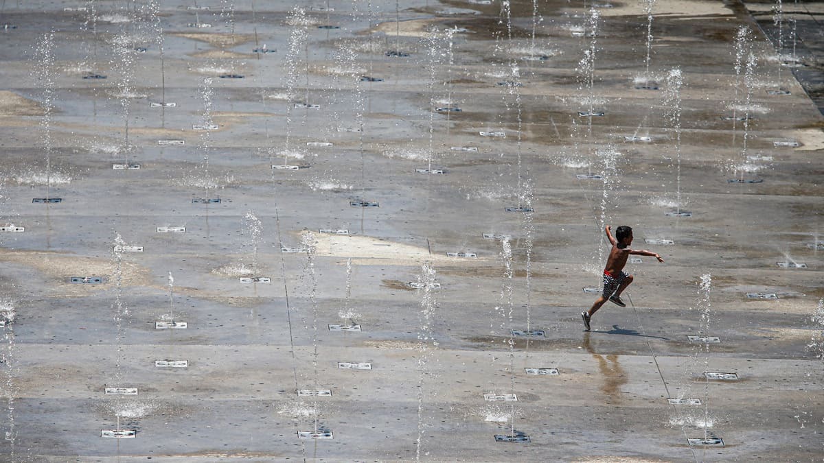 Alta temperatura no Vale do Anhangabaú com termômetro marcando 39 graus. Foto: Paulo Pinto/Agência Brasil