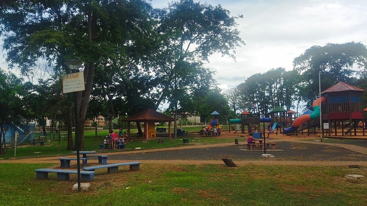 Com uma população de aproximadamente 26.000 habitantes, Ilha Solteira destaca-se pela qualidade e eficiência dos seus serviços públicos. Foto: Cléber Ferreira, sob licença CC BY-SA 4.0