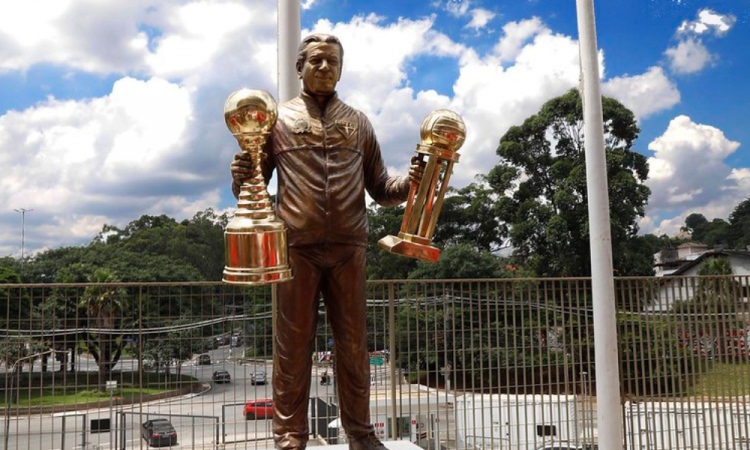 No aniversário de 93 anos do São Paulo Futebol Clube, em 25 de janeiro de 2023, uma estátua de Telê Santana foi inaugurada no portão 2 do MorumBIS - (Rubens Chiri/São Paulo FC)