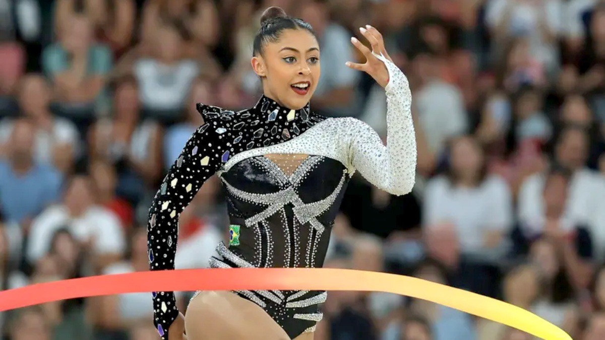 Bárbara Domingos terminou em oitava e se classificou às finais do individual geral de ginástica rítmica /Ricardo Bufolin/CBG