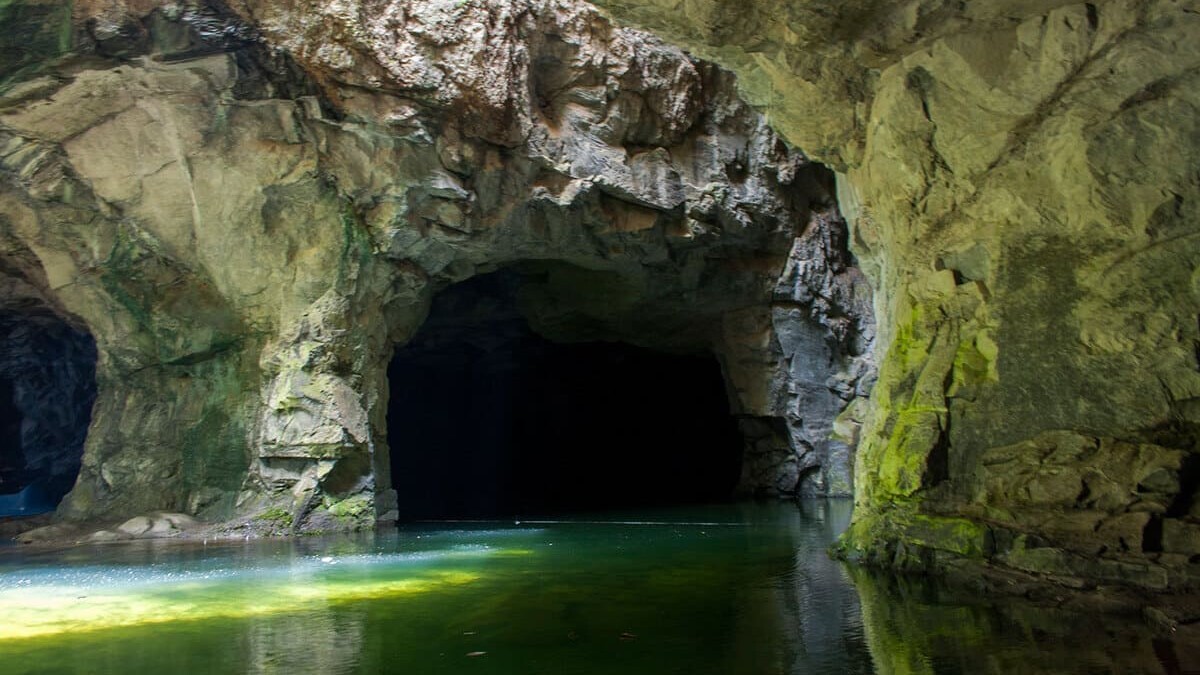 Entre as atrações de Socorro, destaca-se a Gruta do Anjo, com águas transparentes, e a Cachoeira do Monjolinho, que proporcionam momentos de lazer em meio à natureza. O destino é ideal para uma escapada de fim de semana. / Foto: Fernando Stankuns / Flickr