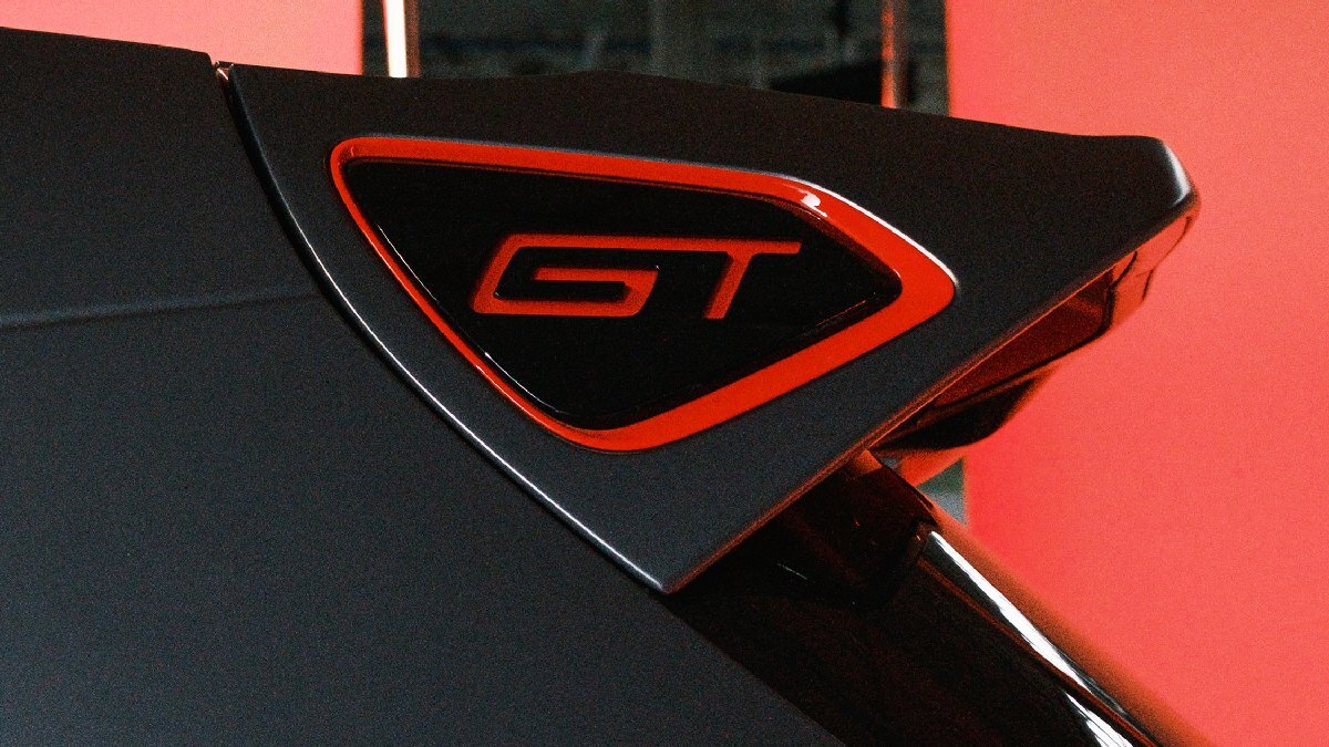 Os detalhes internos da série especial são na cor vermelha, e a assinatura "Ora 03 GT Approve" pode ser vista na lateral do carro /Divulgação