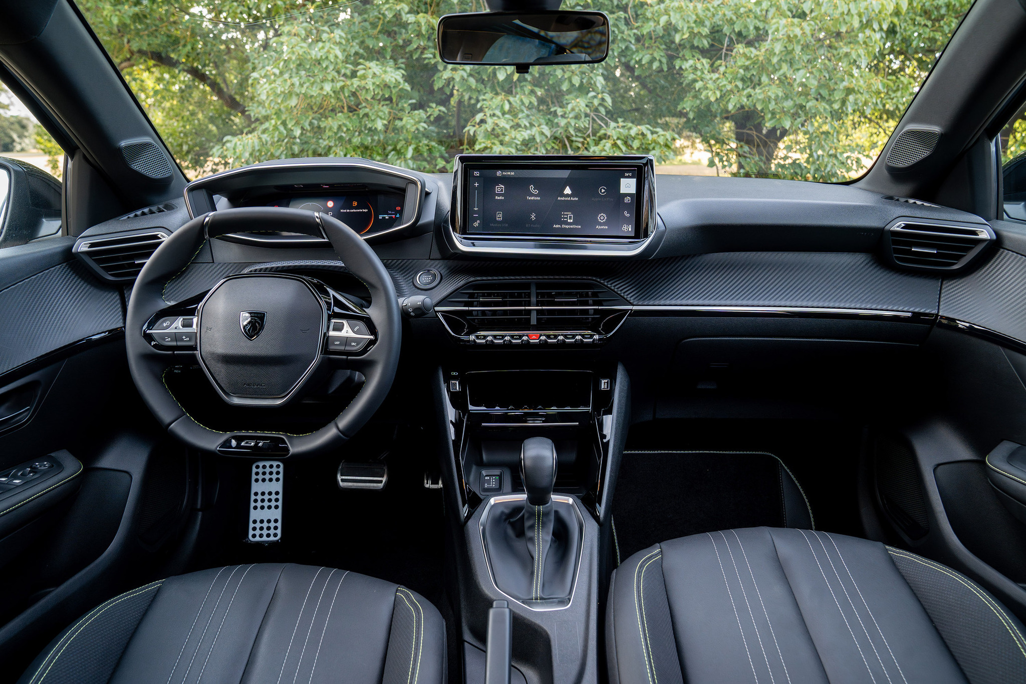 O i-Cockpit tem como base o Volante Sport Drive. Foto: Divulgação