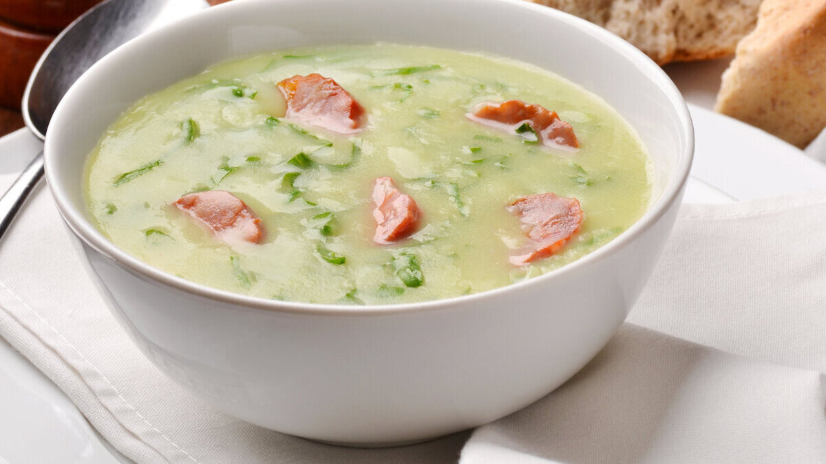 Entre as sopas do festival está o caldo verde com chouriço português. Foto: Divulgação/Rancho Português (Via Assessoria Gina Comunicações)