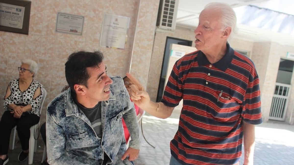 Os idosos podem participar de atividades de dança, música, artes plásticas, visuais e teatro por meio da Fábrica Cultural, gerida pela Secretaria de Cultura, com inscrições abertas em diferentes épocas do ano. Santos ainda conta com diversos teatros, pontos turísticos e eventos anuais, garantindo várias opções de lazer para a terceira idade. / Foto: Prefeitura de Santos