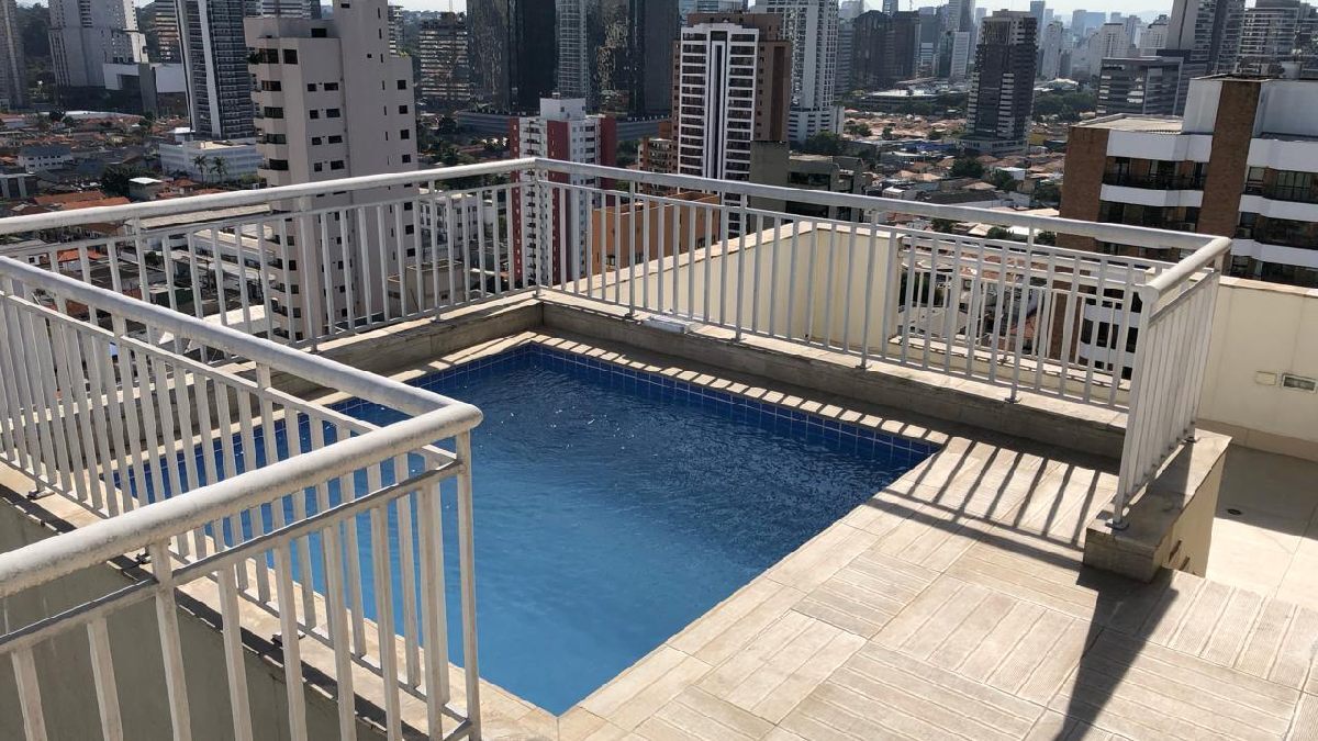 Piscina privativa com espaço para banho de sol /Foto: Divulgação