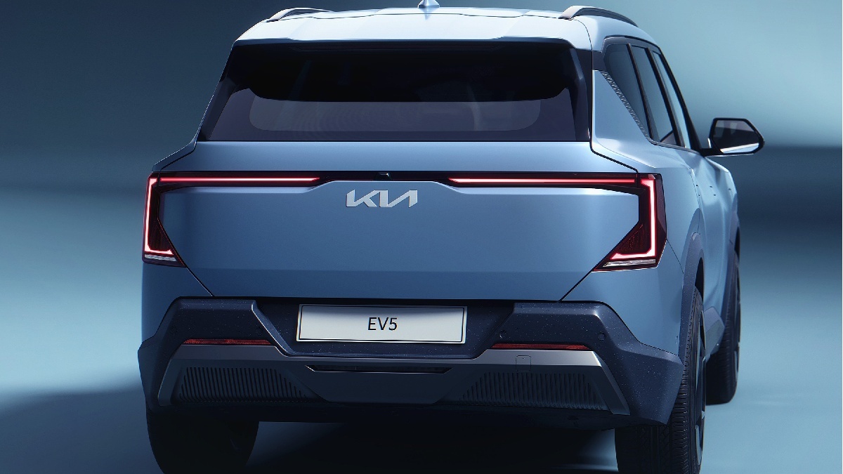 Na traseira, um spoiler estendido e rebaixado mantém o perfil do SUV, melhorando a eficiência aerodinâmica. Divulgação