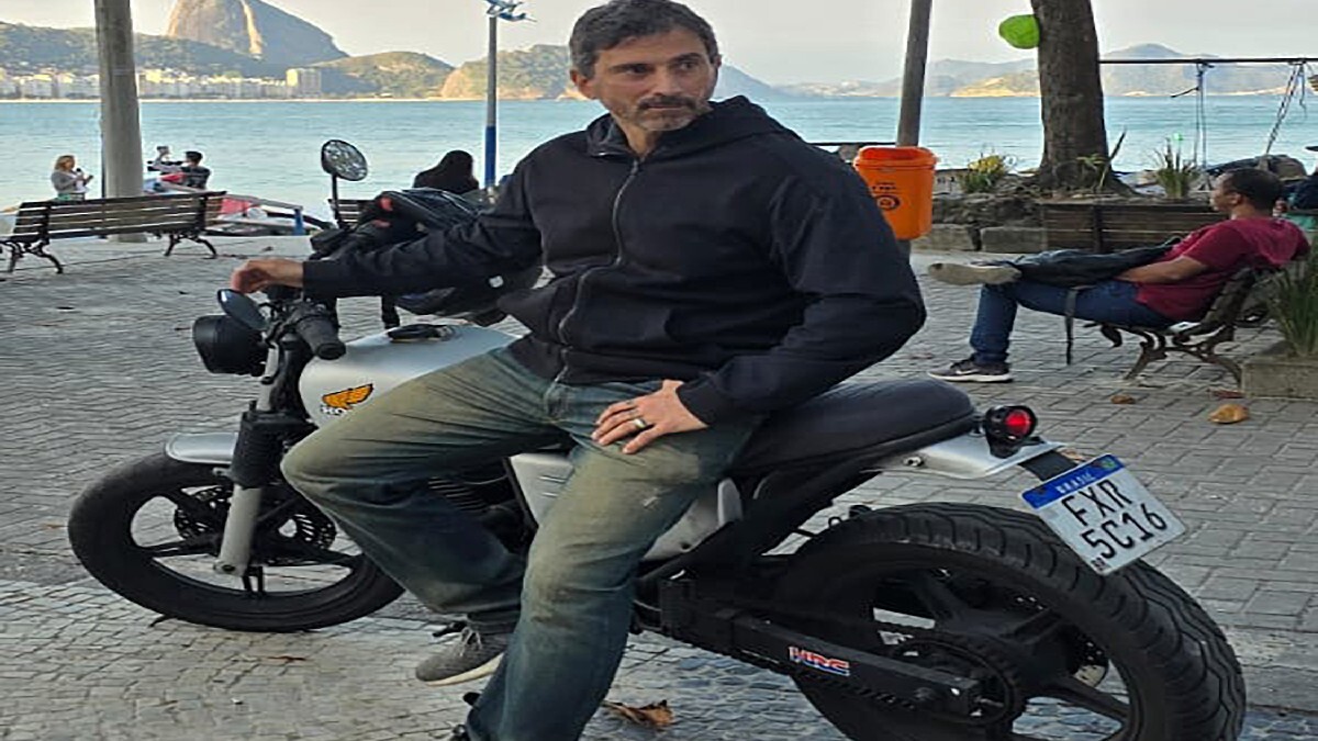 "Seus companheiros de viagem podem ser barrinhas de nuts, barrinhas de proteínas e as oleaginosas, como castanhas, amêndoas, nozes e sementes, além de frutas." Divulgação
