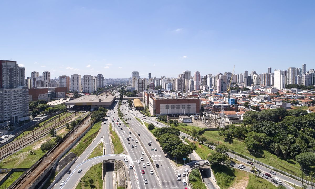 Tatuapé - R$ 34,34/m²: mistura perfeita de residências e comércio! Perto do Aeroporto de Guarulhos, ideal para quem valoriza conveniência. Foto: Depositphotos