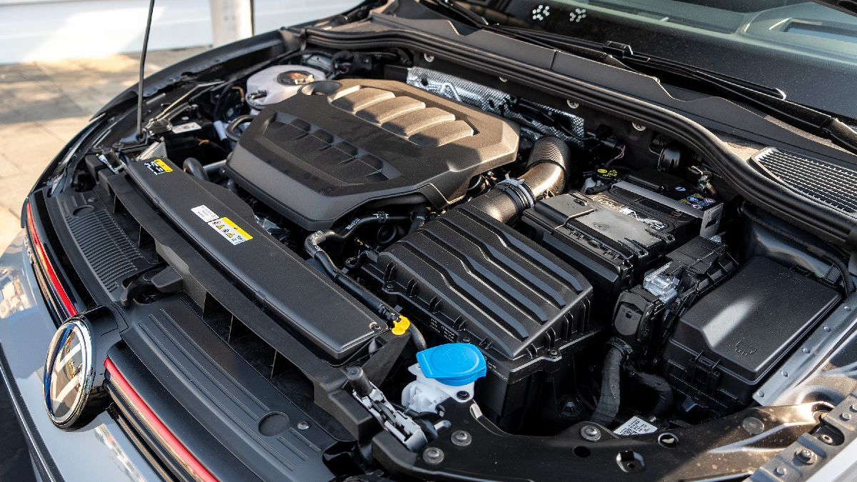 Recentemente lançado na Europa, o Golf GTI é equipado com o motor 2.0 turbo TSI, com 265 cavalos de potência e 37,7 kgfm de torque Fotos: Divulgação