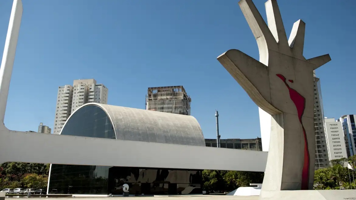 Localizado no bairro da Barra Funda, o Memorial da América Latina merece ser visitado. Projetado por Oscar Niemeyer e inaugurado em 1989, o local promove a integração das culturas latino-americanas e oferece amplo espaço ao ar livre, ideal para passeios em família. Foto: Marcelo Camargo/Agência Brasil