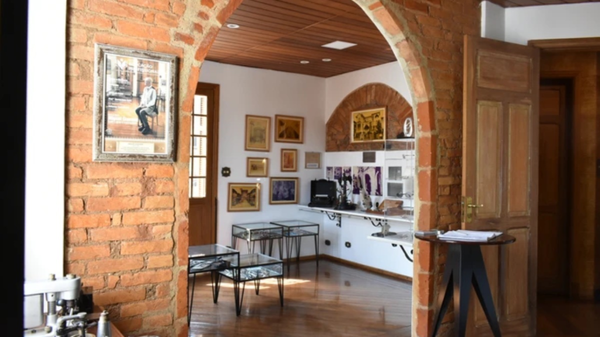 Fundado em 1996, o Museu do Óculos é uma iniciativa particular que exibe uma coleção de 700 peças, incluindo óculos dos séculos XVII ao XX e réplicas mais antigas. Instalado em um casarão do bairro do Bixiga, é o único museu desse tipo na América Latina. Foto: Divulgação/miguelgiannini.com.br