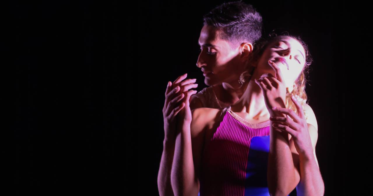 A peça neoclássica homenageia grandes obras da dança através de movimentos leves e expressivos. Foto: Reginaldo Azevedo/Divulgação
