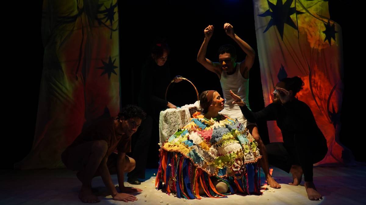 "Festa no Céu" também é uma produção da Cia. Paideia. Foto: Alma Rosales/Divulgação