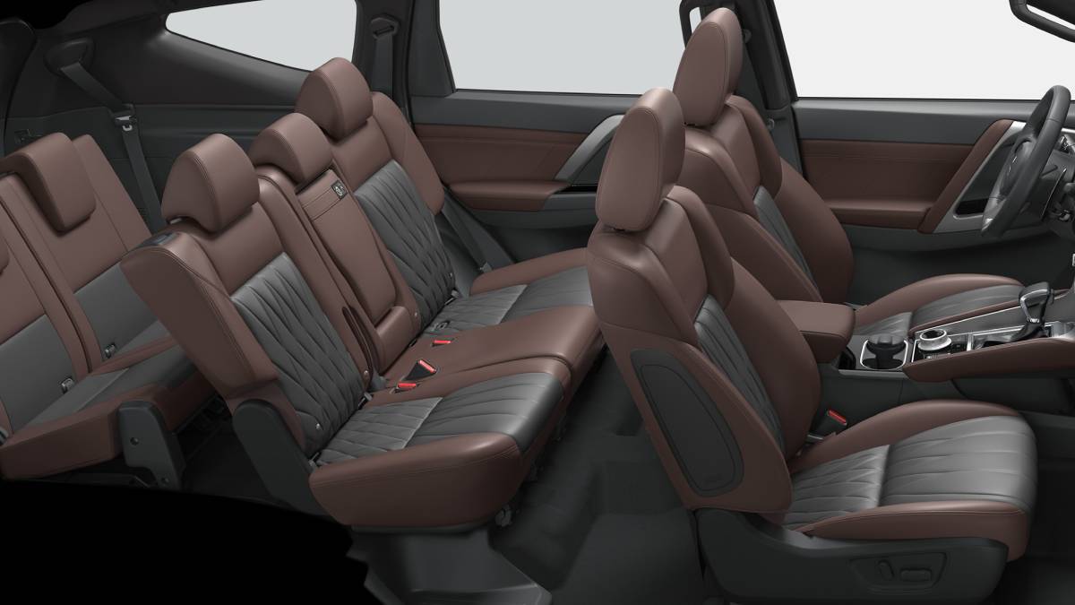 O interior da linha Pajero Sport 2025 foi atualizado com a proposta de oferecer uma experiência premium a bordo. Foto: Divulgação