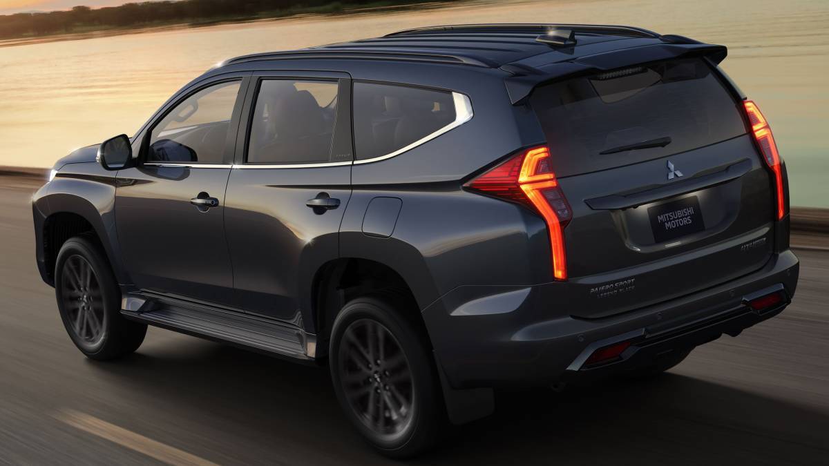 Com 4,78 metros de comprimento, 1,81 metro de largura, 1,80 metro de altura e 2,80 metros de distância de entre-eixos, todas as versões da linha Pajero Sport 2025 têm o motor 2.4 Mivec turbo diesel. Foto: Divulgação