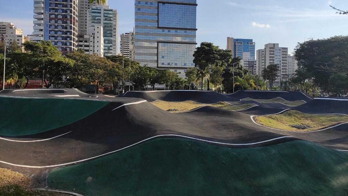 Inaugurado em 2000, o Parque das Bicicletas é um reduto verde que se localiza no cruzamento das avenidas Indianópolis e Ibirapuera, no bairro de Moema. Apesar do nome, o lugar de 20 mil m² permite a prática de vários esportes ao ar livre. Foto: Prefeitura de São Paulo