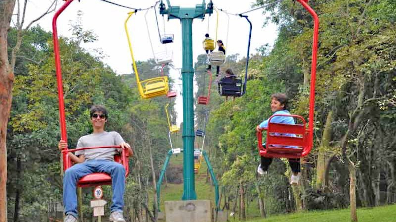 O Parque Estoril conta com teleférico, zoológico, pedalinho, stand up paddle e caiaques, trilhas para caminhada, jardim sensorial, área de piquenique, área de banho e muito mais - (Divulgação/PMSBC)